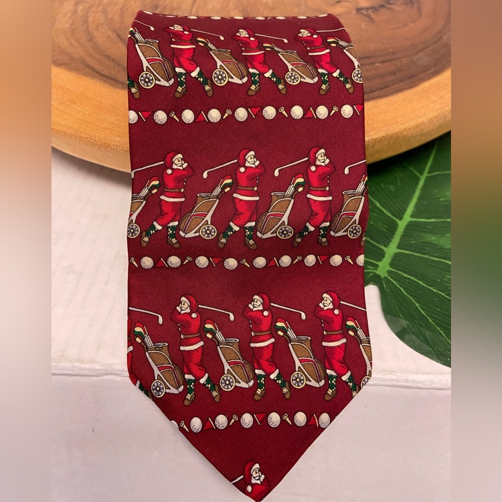 Vintage Hallmark Holiday Traditions Golfing SANTA Tie